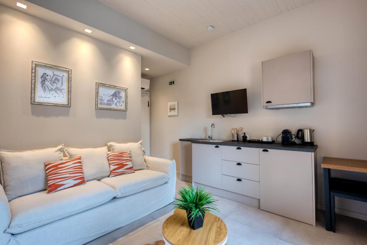 Saronis Suites Saronida Buitenkant foto