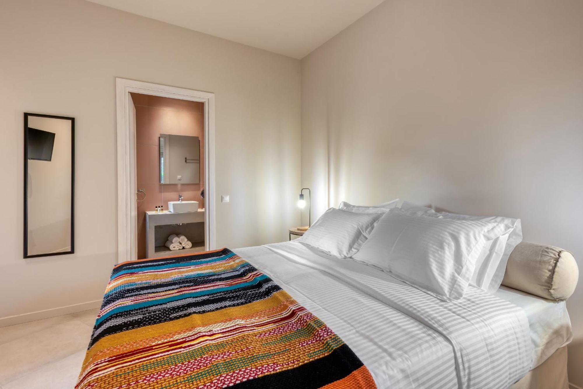 Saronis Suites Saronida Buitenkant foto